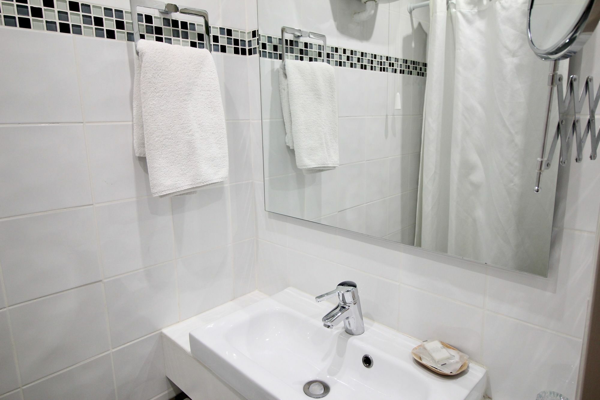 Hotel Des Pyrenees Paris Eksteriør bilde